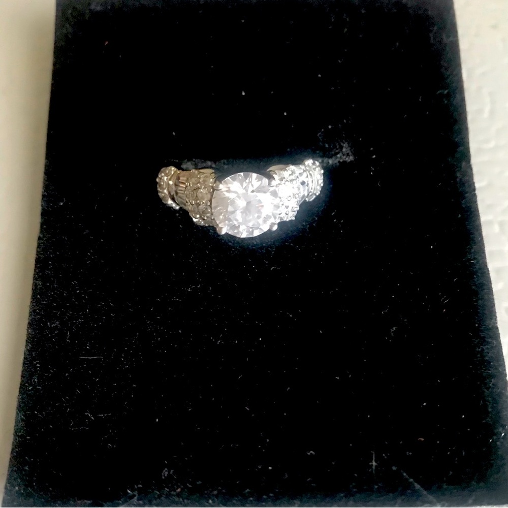 Elegant Silver Women's Ring